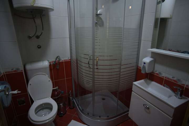 Room 16 of 31
