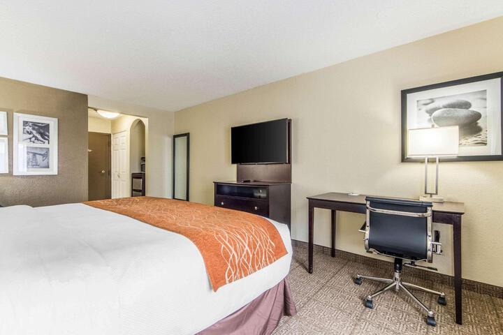1 King Bed (14 of 14)