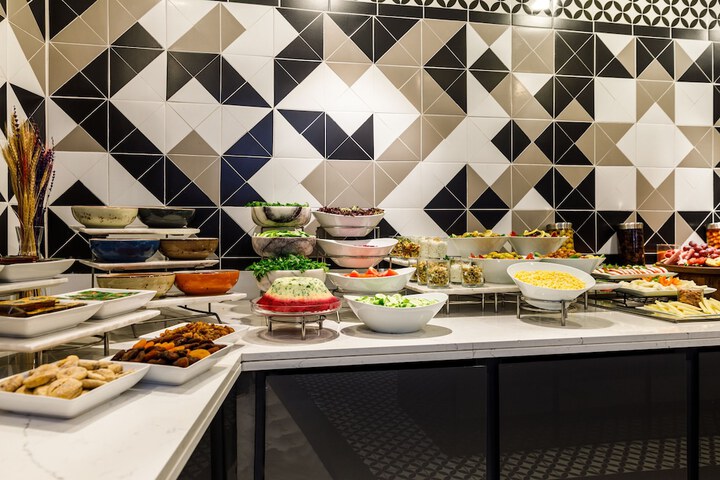 Dining 93 of 107