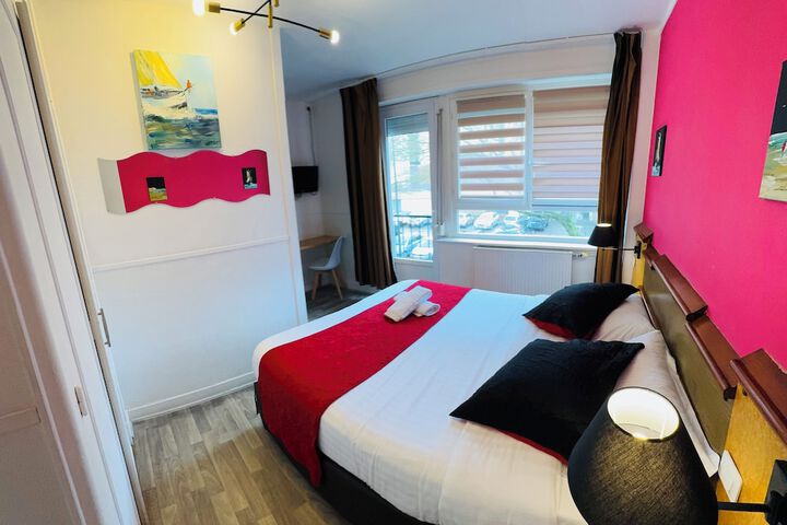 Room 32 of 100