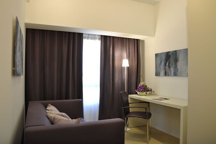 Room 72 of 146