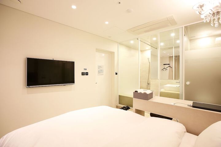 Room 19 of 42