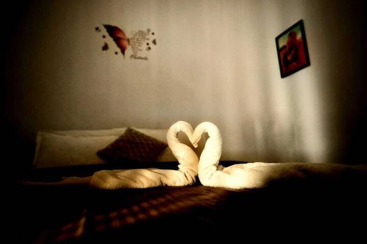 Room 42 of 100