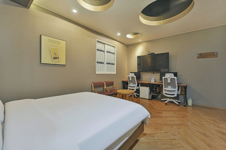 Room 33 of 45