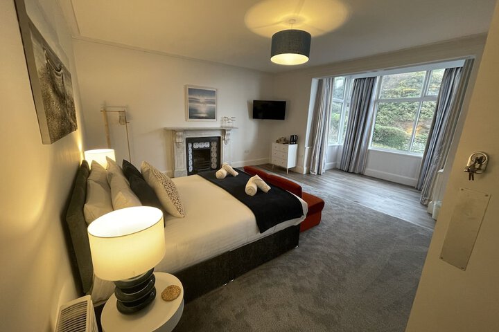 Room 10 of 93