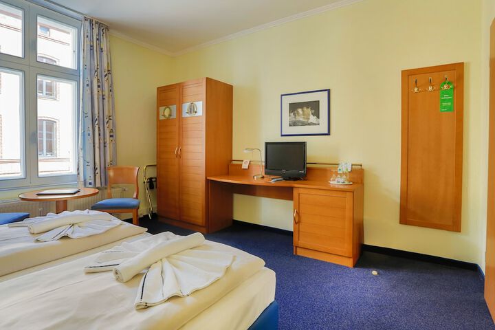 Room 22 of 37