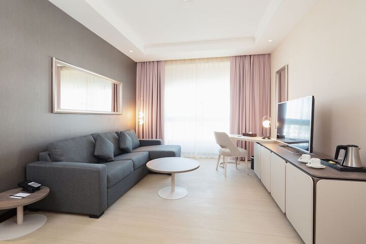 Room 34 of 91