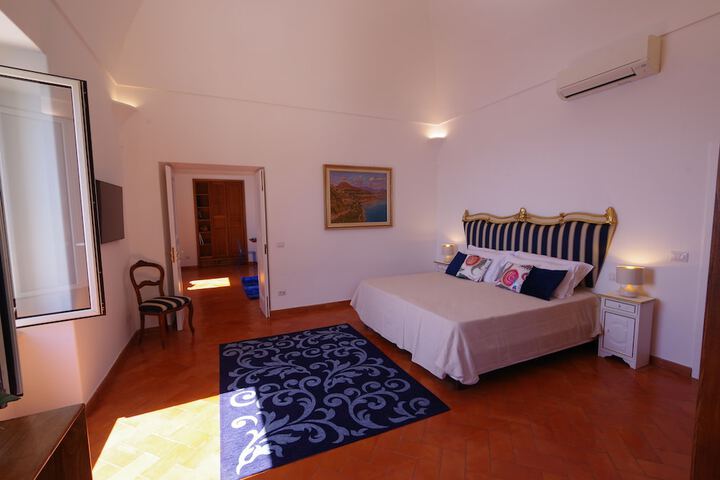 Room 40 of 83