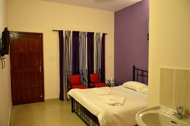Room 5 of 13