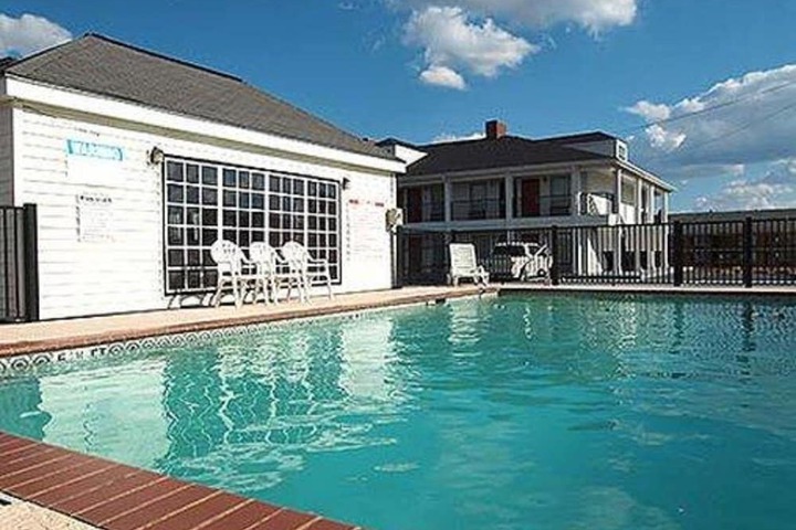 Pool 27 of 44