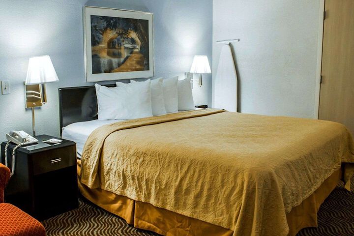 1 King Bed (11 of 21)