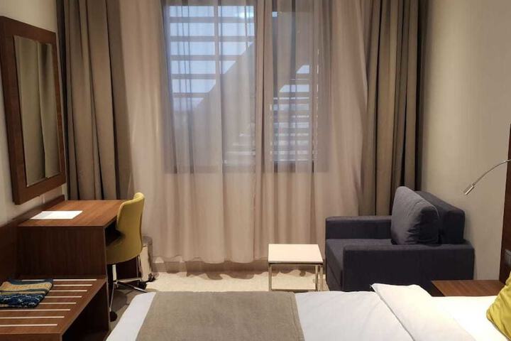 Room 17 of 31