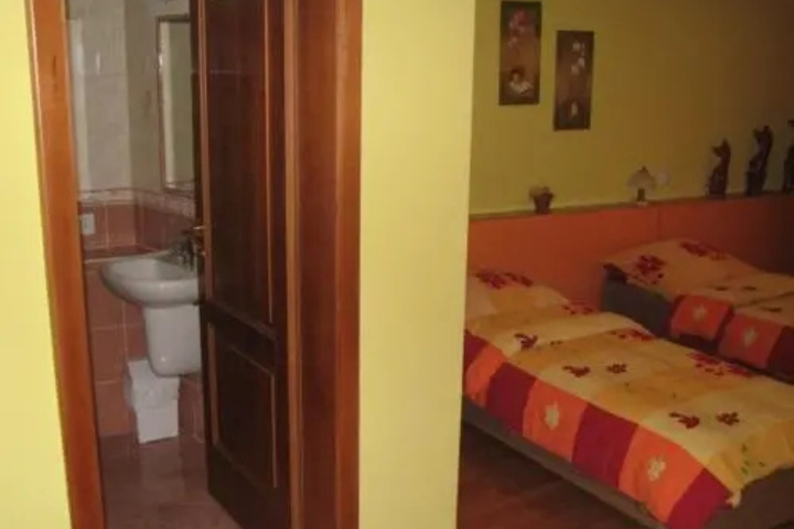 Room 4 of 13