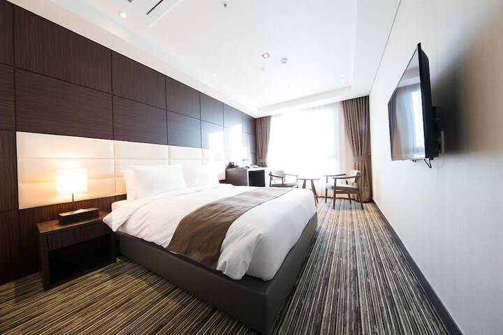 Room 7 of 13