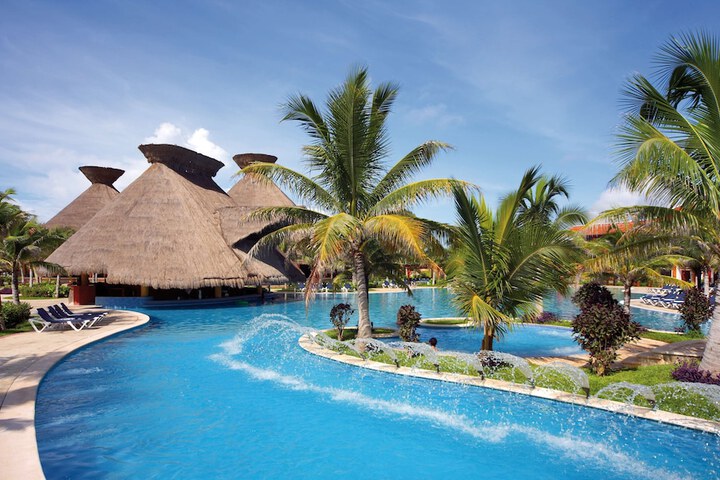 Hotel with Pool
