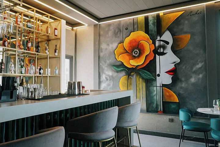 Lounge 74 of 91