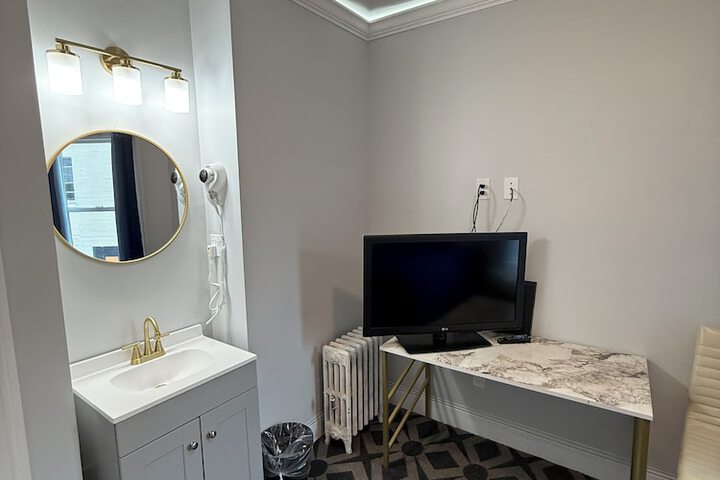 Single Room 1 Double Bed Shared Bathroom (19 of 19)