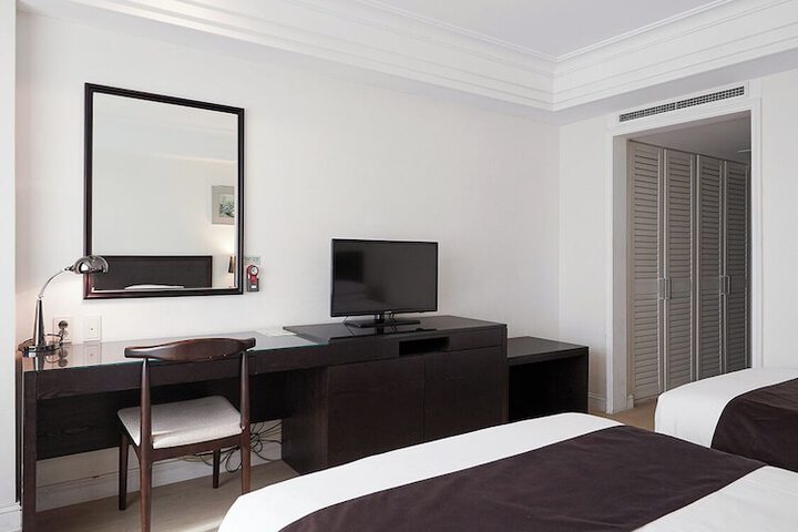 Room 30 of 79