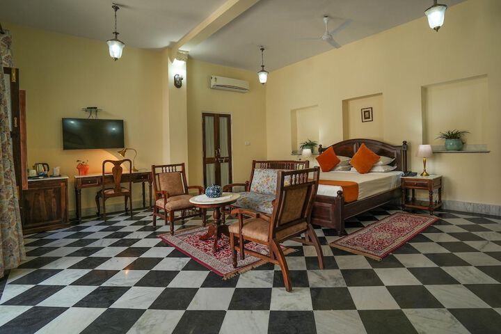 Room 14 of 36