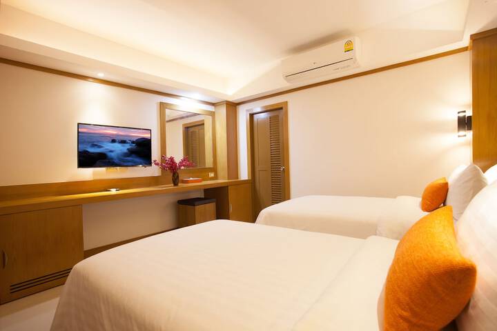Room 18 of 138