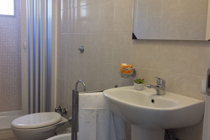 Room 26 of 37
