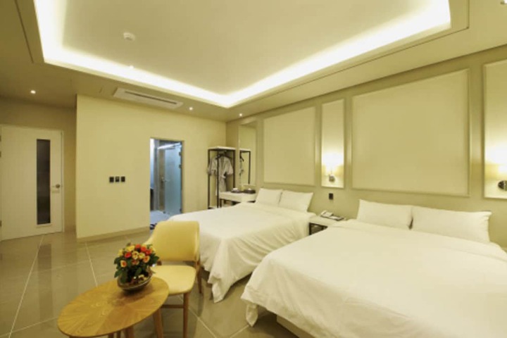 Room 18 of 37