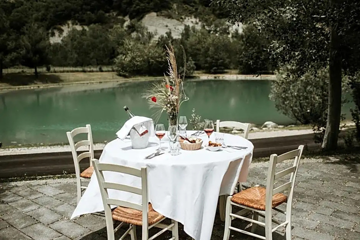 Dining 2 of 4