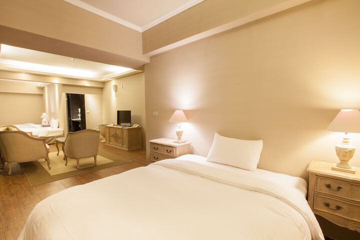 Room 9 of 36