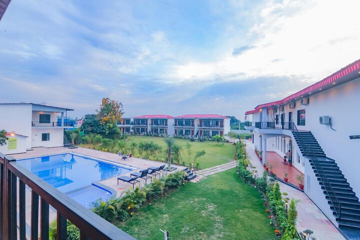 Corbett Wild Flower Resort & Spa