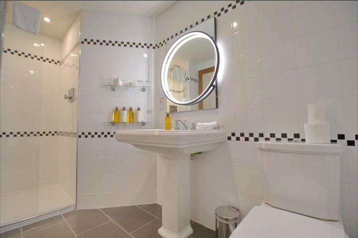 Room 4 of 22