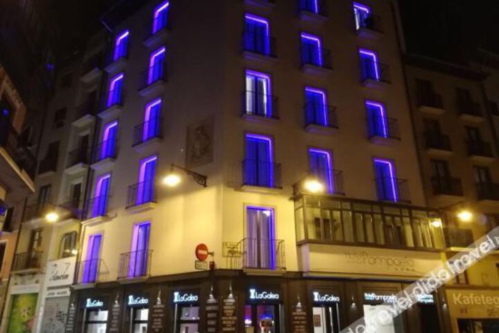 Hotel Pompaelo Plaza del Ayuntamiento & Spa