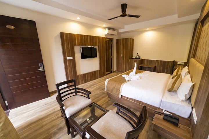 Room 9 of 34