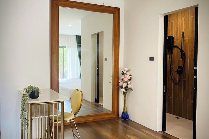Room 28 of 68
