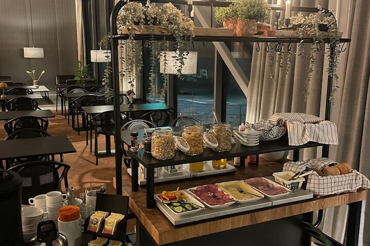 Breakfast/Coffee Service 19 of 22