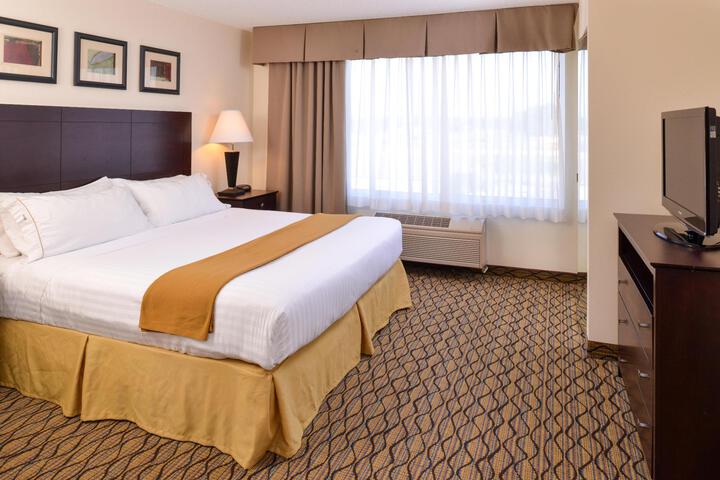Double Accessible 2 Queen Beds (1 of 2)