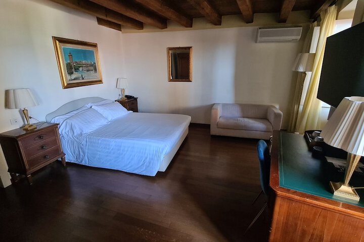 Room 15 of 75