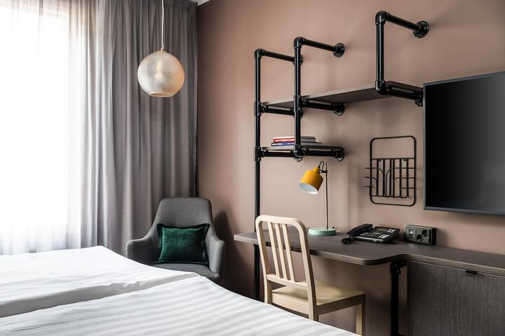 Room 4 of 49