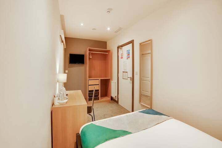 Room 12 of 34