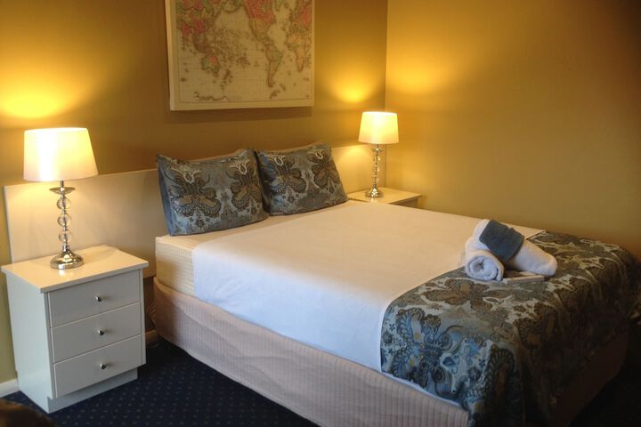 Room 16 of 38