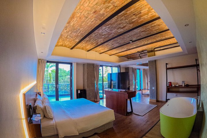 Room 19 of 38