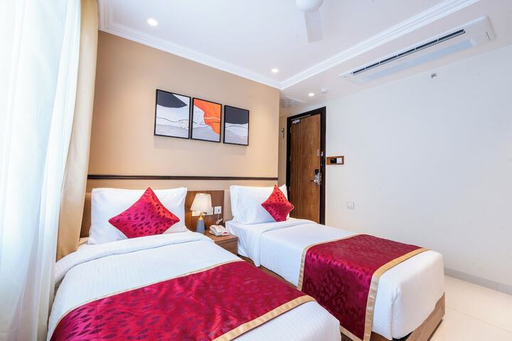 Room 9 of 34