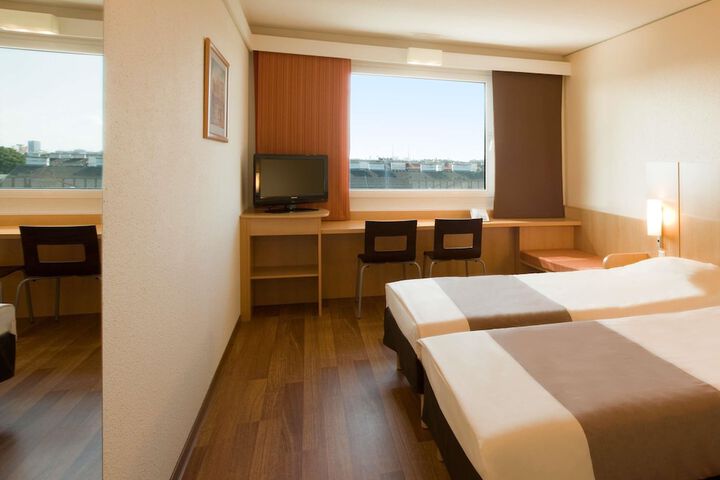 Room 12 of 43
