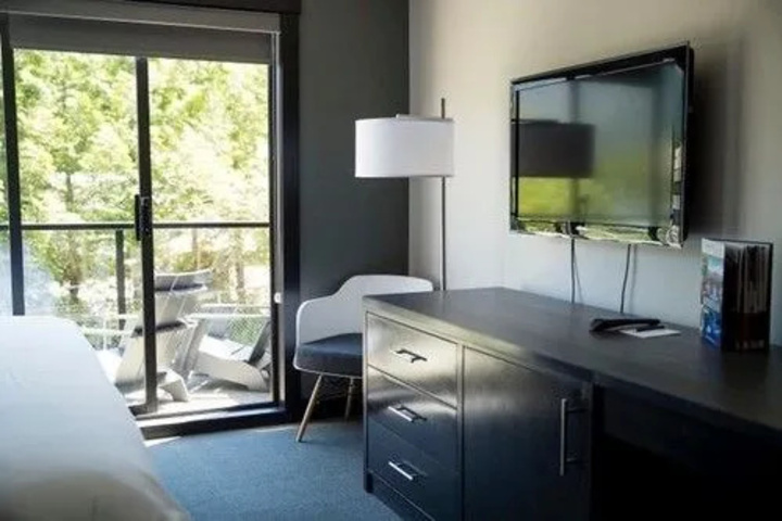 Room 2 of 6