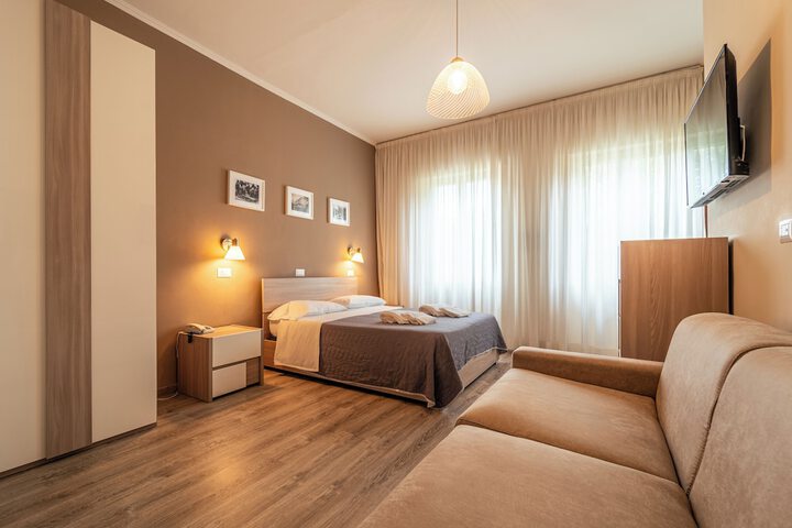 Room 30 of 87
