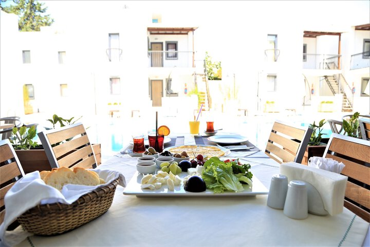 Dining 55 of 76