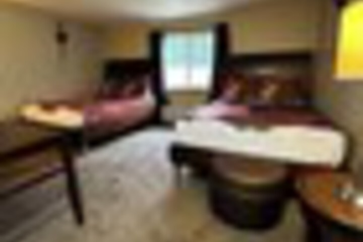 Room 35 of 390