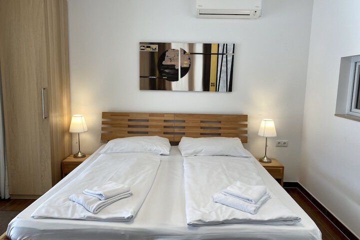 Room 11 of 160