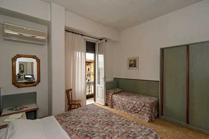 Room 32 of 91