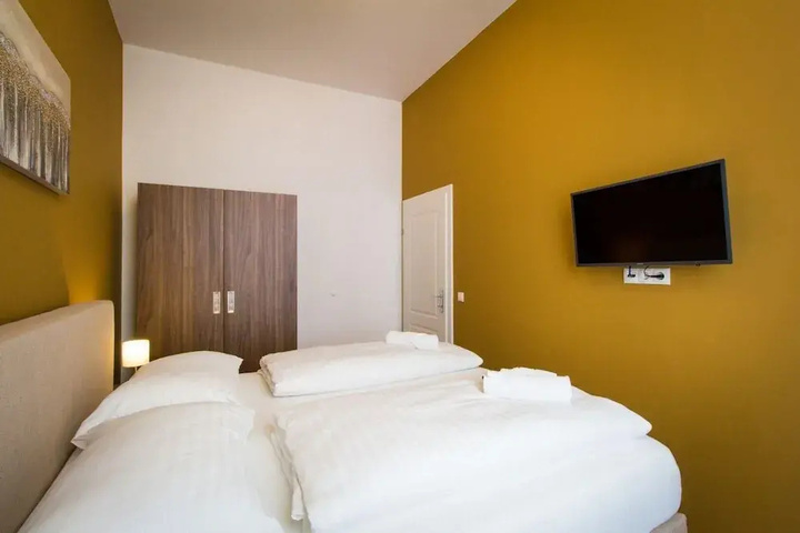Room 5 of 15