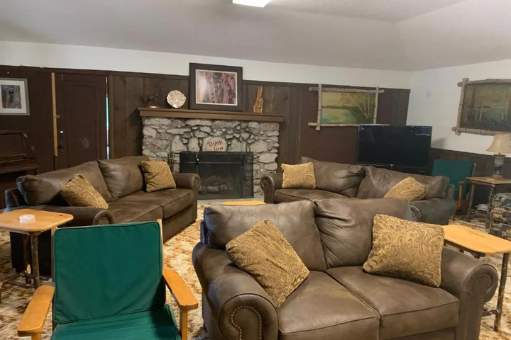 Room 9 of 23